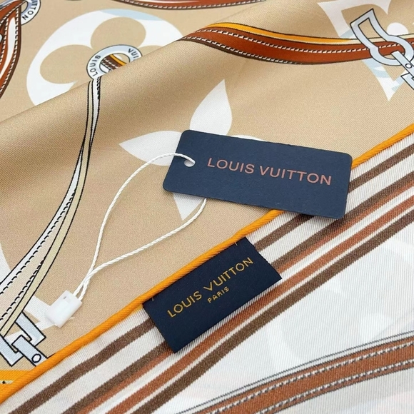Louis Vuitton Scarf - Picture 3 of 4